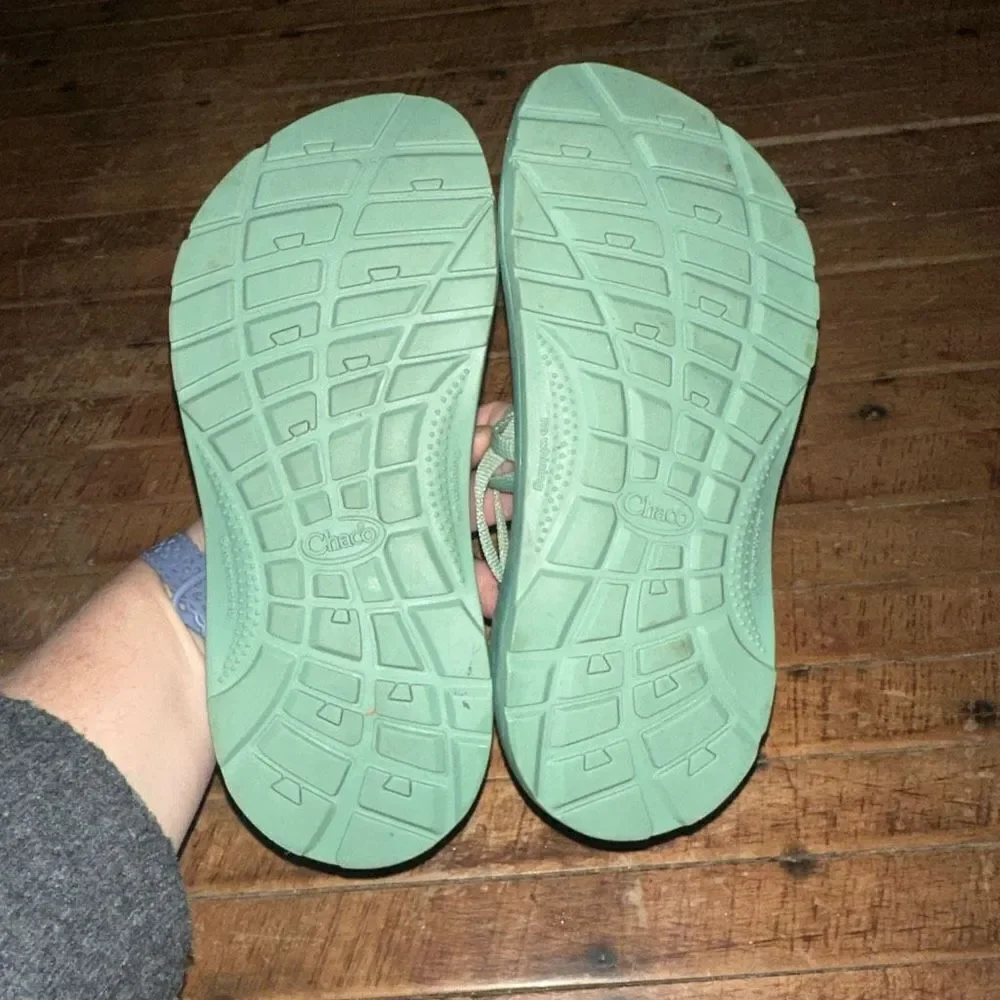 Chaco mint green gorpcore strappy arch support kids 4 sandals